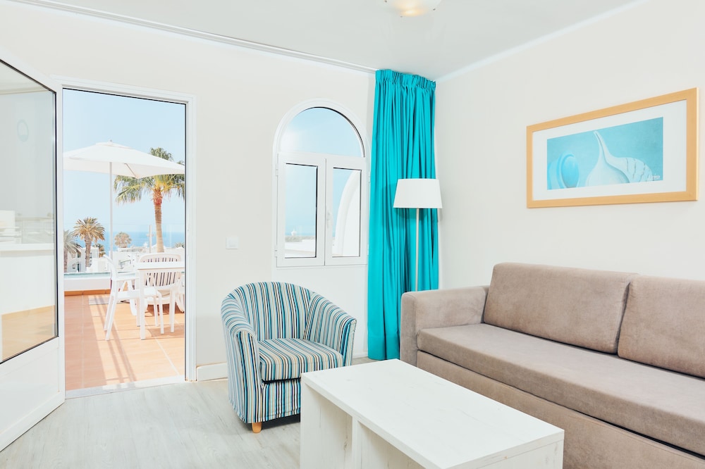 Gloria Izaro Club Hotel — Hotel rooms in Puerto del Carmen, Canary Islands