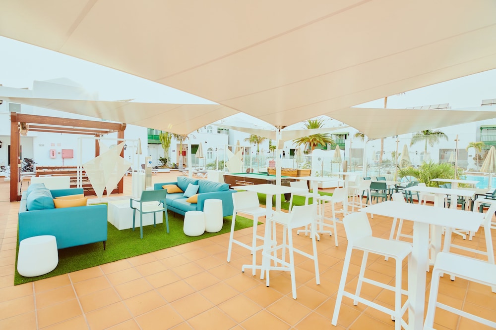 Gloria Izaro Club Hotel — Restaurant & bars in Puerto del Carmen, Canary Islands