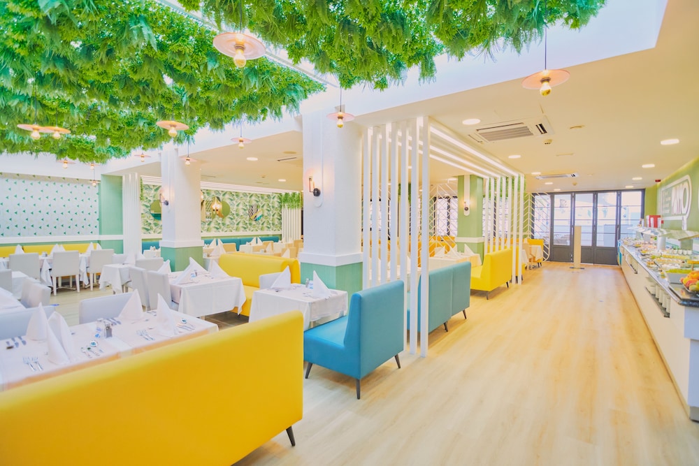 Gloria Izaro Club Hotel — Restaurant & bars in Puerto del Carmen, Canary Islands