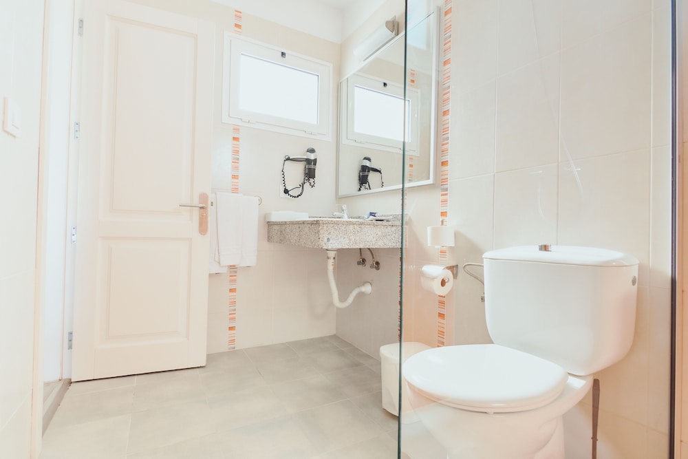 Gloria Izaro Club Hotel — Hotel rooms in Puerto del Carmen, Canary Islands