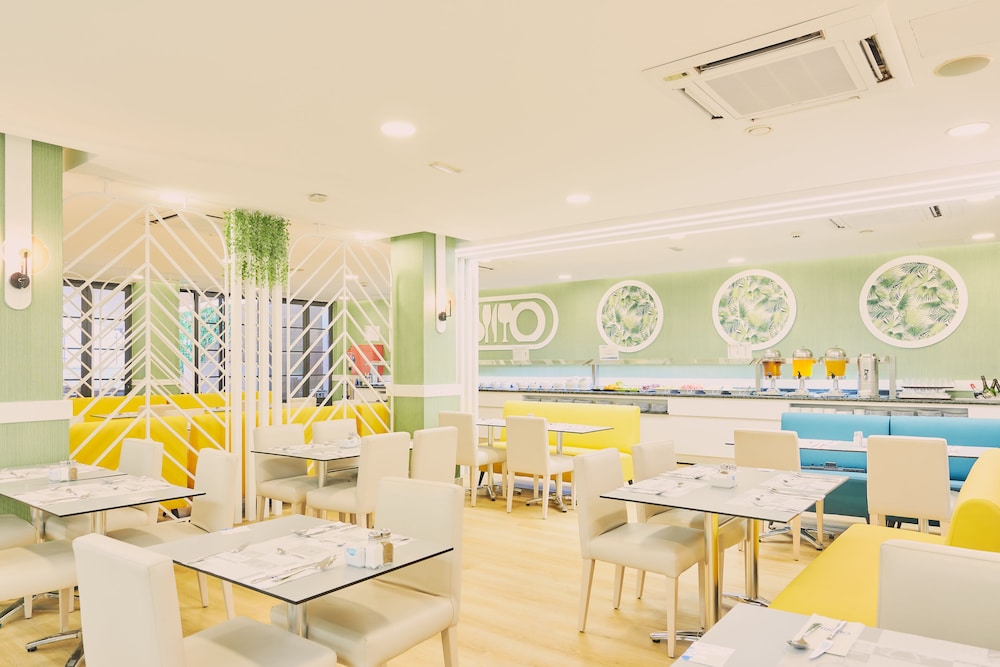 Gloria Izaro Club Hotel — Restaurant & bars in Puerto del Carmen, Canary Islands