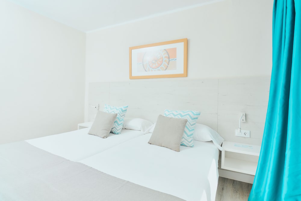 Gloria Izaro Club Hotel — Hotel rooms in Puerto del Carmen, Canary Islands