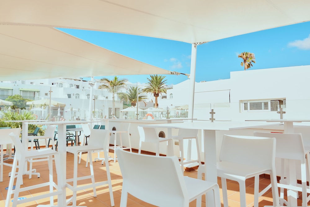 Gloria Izaro Club Hotel — Restaurant & bars in Puerto del Carmen, Canary Islands