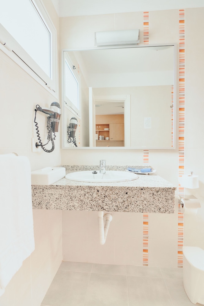 Gloria Izaro Club Hotel — Hotel rooms in Puerto del Carmen, Canary Islands