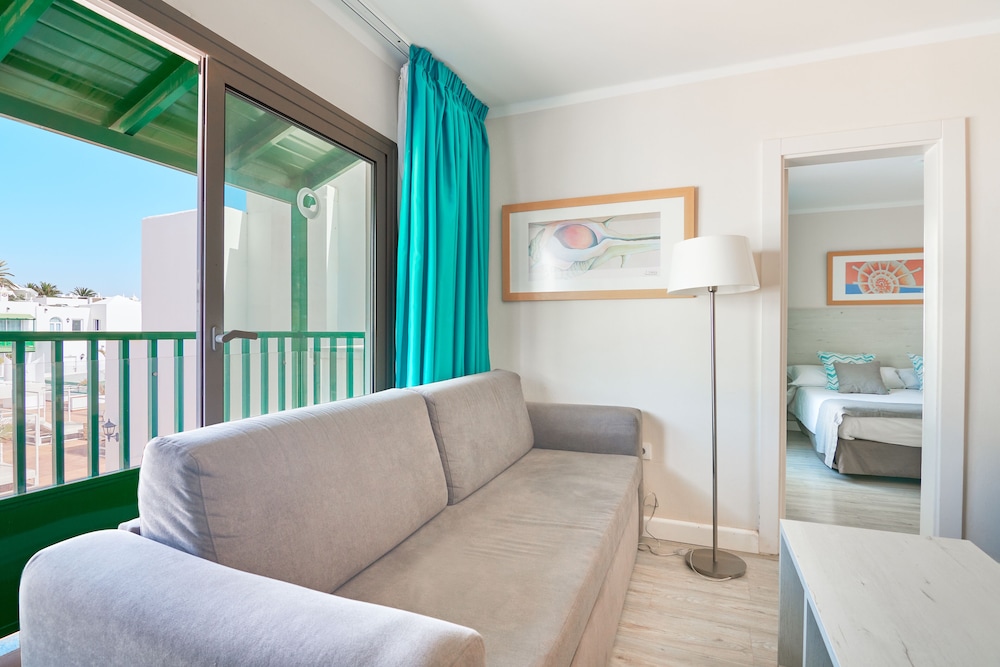 Gloria Izaro Club Hotel — Hotel rooms in Puerto del Carmen, Canary Islands