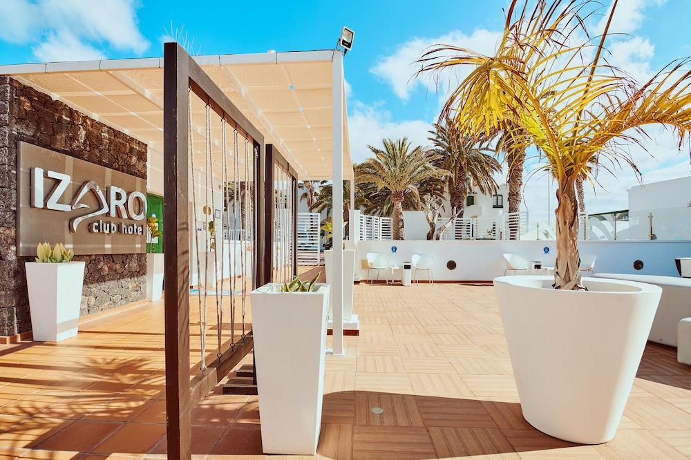 Gloria Izaro Club Hotel — Hotel building in Puerto del Carmen, Canary Islands