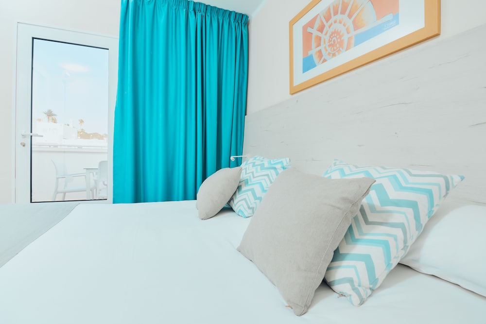 Gloria Izaro Club Hotel — Hotel rooms in Puerto del Carmen, Canary Islands