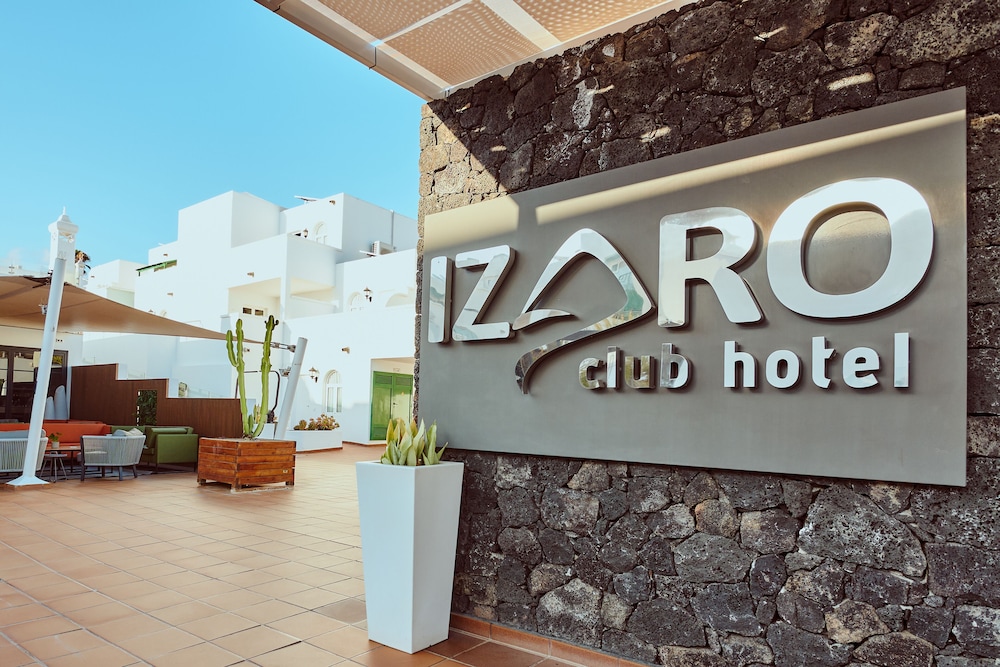 Gloria Izaro Club Hotel — Hotel building in Puerto del Carmen, Canary Islands