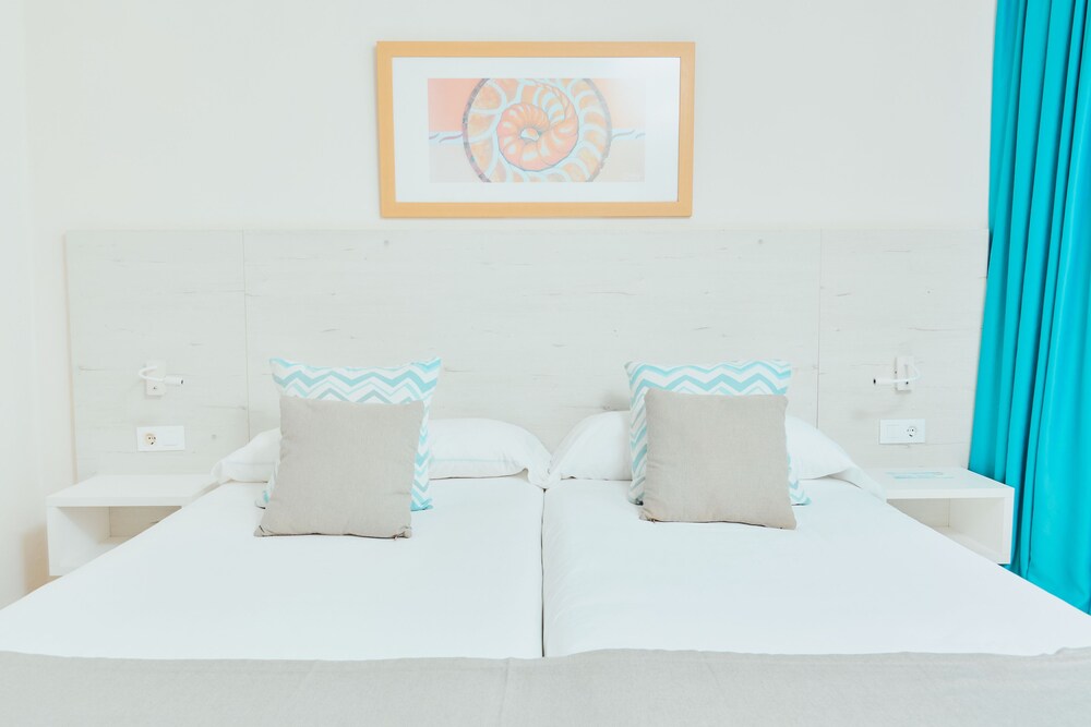 Gloria Izaro Club Hotel — Hotel rooms in Puerto del Carmen, Canary Islands