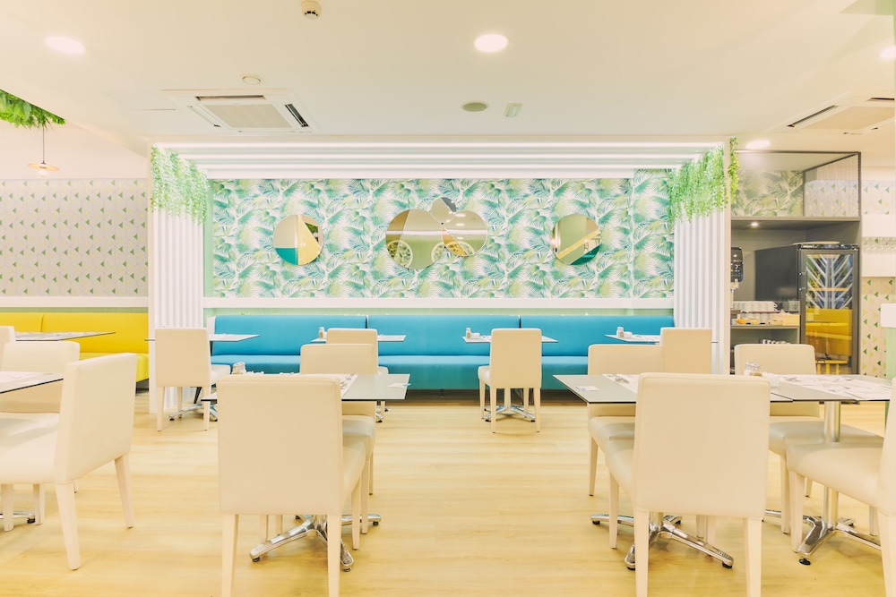 Gloria Izaro Club Hotel — Restaurant & bars in Puerto del Carmen, Canary Islands