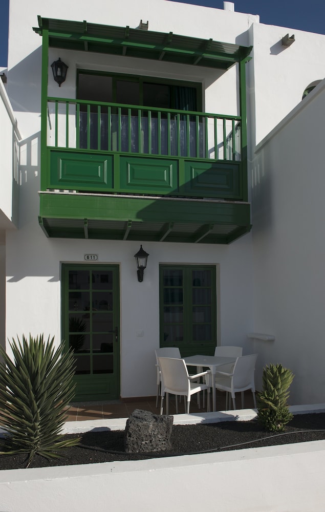 Gloria Izaro Club Hotel — Hotel building in Puerto del Carmen, Canary Islands