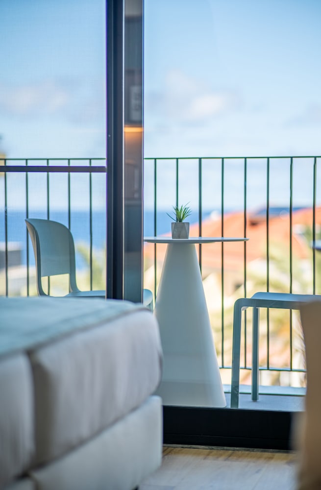Studios by Aqua Natura Hotels — Hotel rooms in Porto Moniz, Madeira