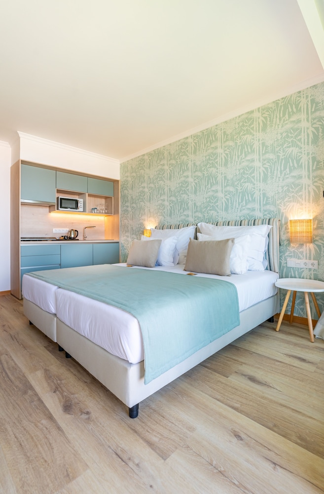 Studios by Aqua Natura Hotels — Hotel rooms in Porto Moniz, Madeira