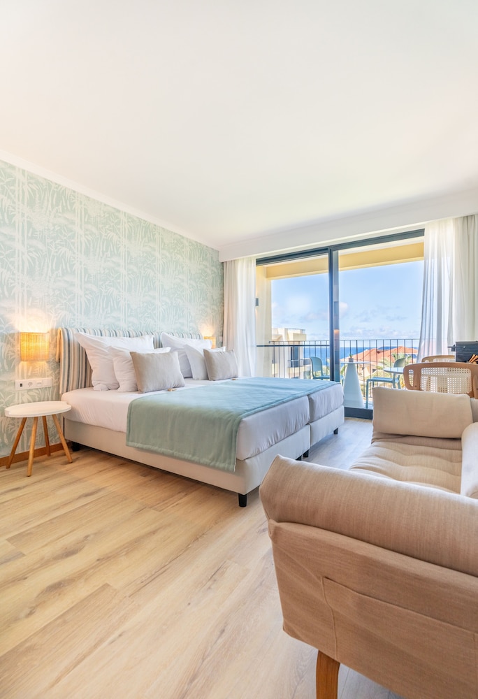 Studios by Aqua Natura Hotels — Hotel rooms in Porto Moniz, Madeira