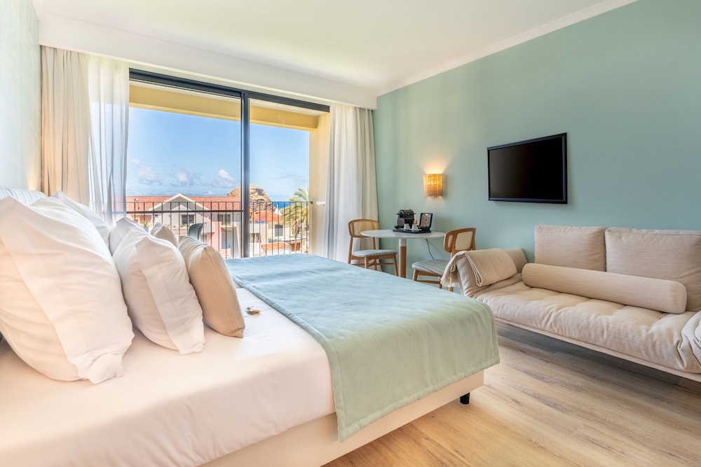 Studios by Aqua Natura Hotels — Hotel rooms in Porto Moniz, Madeira