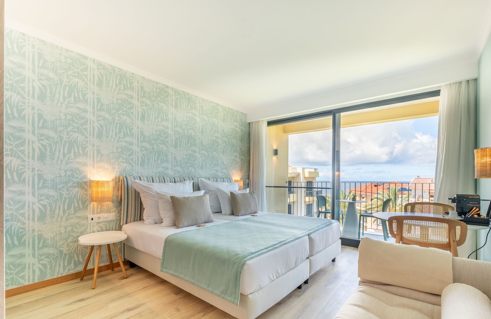 Studios by Aqua Natura Hotels — Hotel rooms in Porto Moniz, Madeira