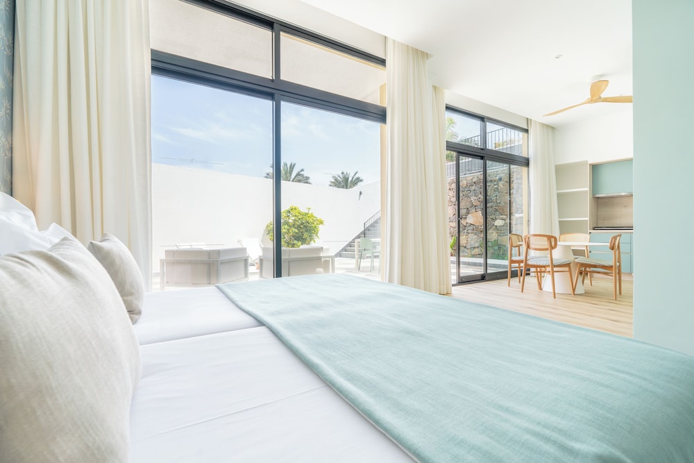 Studios by Aqua Natura Hotels — Hotel rooms in Porto Moniz, Madeira