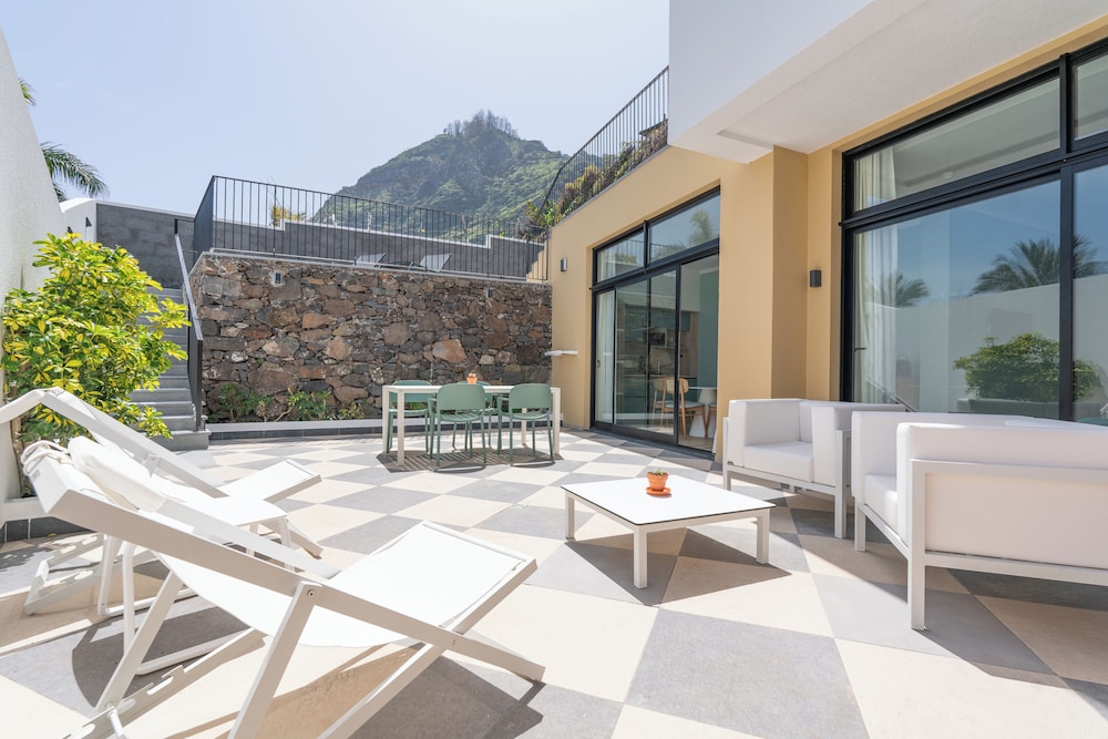 Studios by Aqua Natura Hotels — Hotel building in Porto Moniz, Madeira