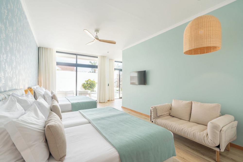 Studios by Aqua Natura Hotels — Hotel rooms in Porto Moniz, Madeira