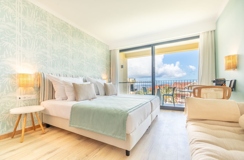 Studios by Aqua Natura Hotels — Hotel rooms in Porto Moniz, Madeira