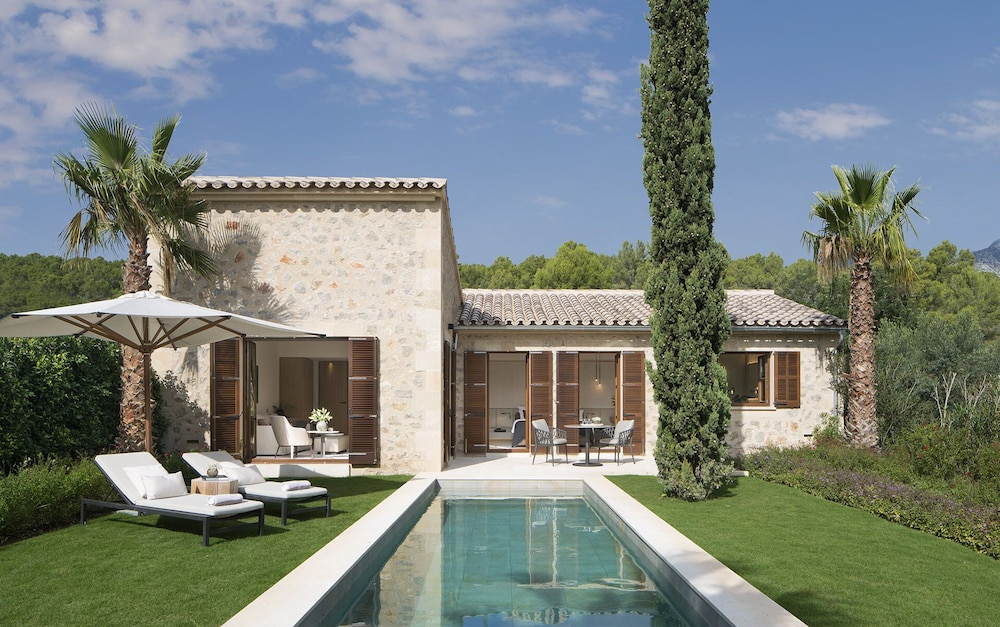 Castell Son Claret - The Leading Hotels of the World — Swimming pool in Andratx, Balearic Islands