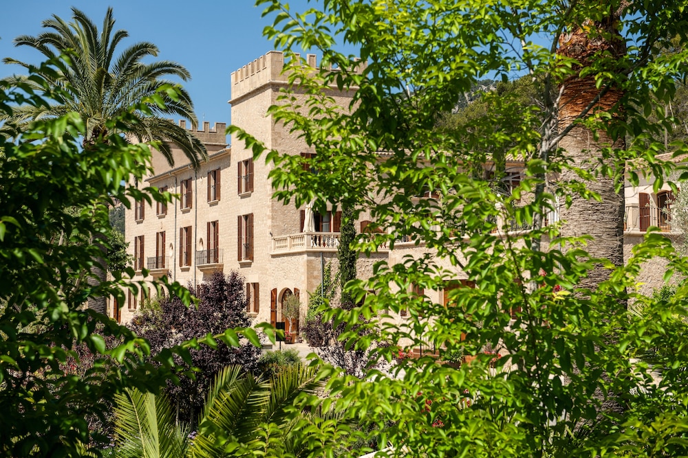 Castell Son Claret - The Leading Hotels of the World — Hotel building in Andratx, Balearic Islands