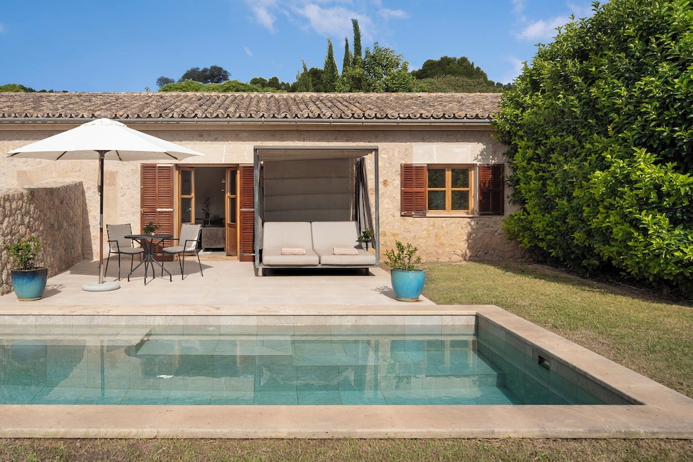Castell Son Claret - The Leading Hotels of the World — Swimming pool in Andratx, Balearic Islands