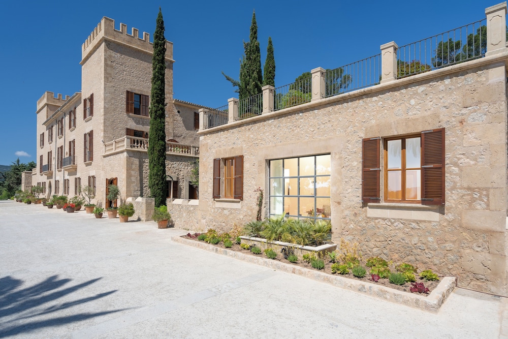Castell Son Claret - The Leading Hotels of the World — Hotel building in Andratx, Balearic Islands