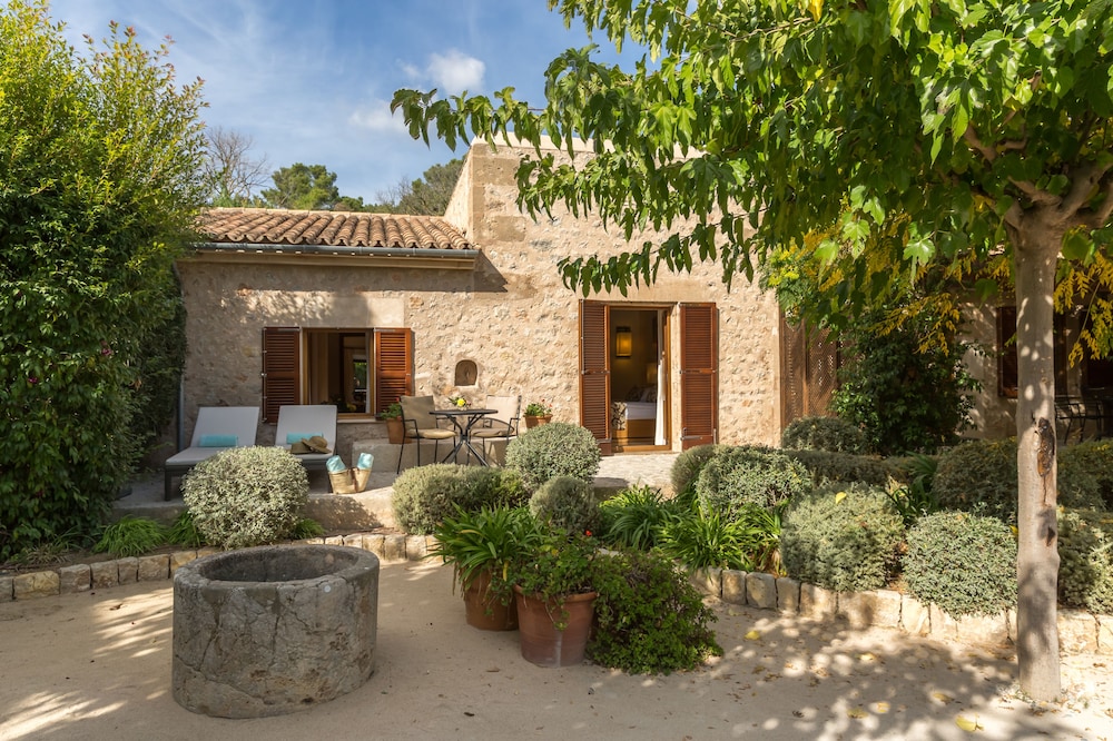 Castell Son Claret - The Leading Hotels of the World — Hotel building in Andratx, Balearic Islands