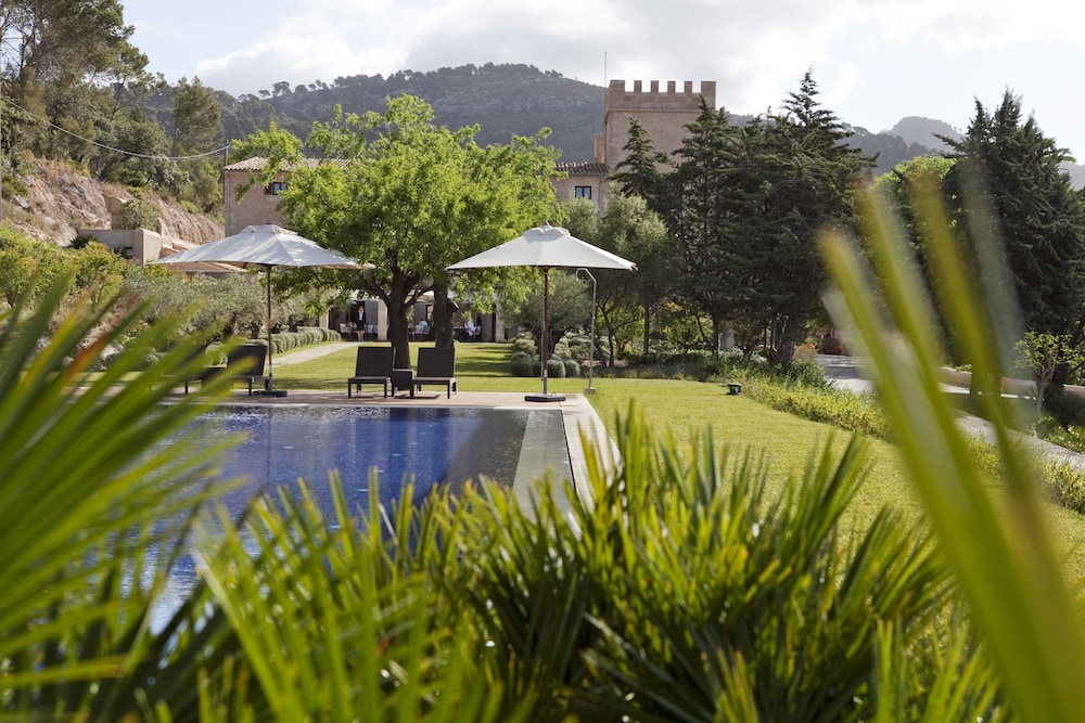 Castell Son Claret - The Leading Hotels of the World — Swimming pool in Andratx, Balearic Islands