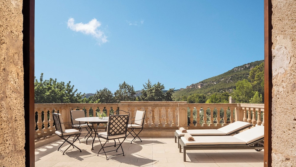 Castell Son Claret - The Leading Hotels of the World — Hotel building in Andratx, Balearic Islands