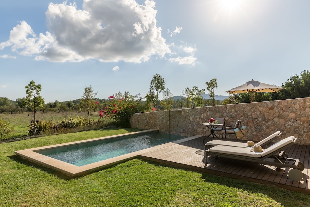 Castell Son Claret - The Leading Hotels of the World — Swimming pool in Andratx, Balearic Islands