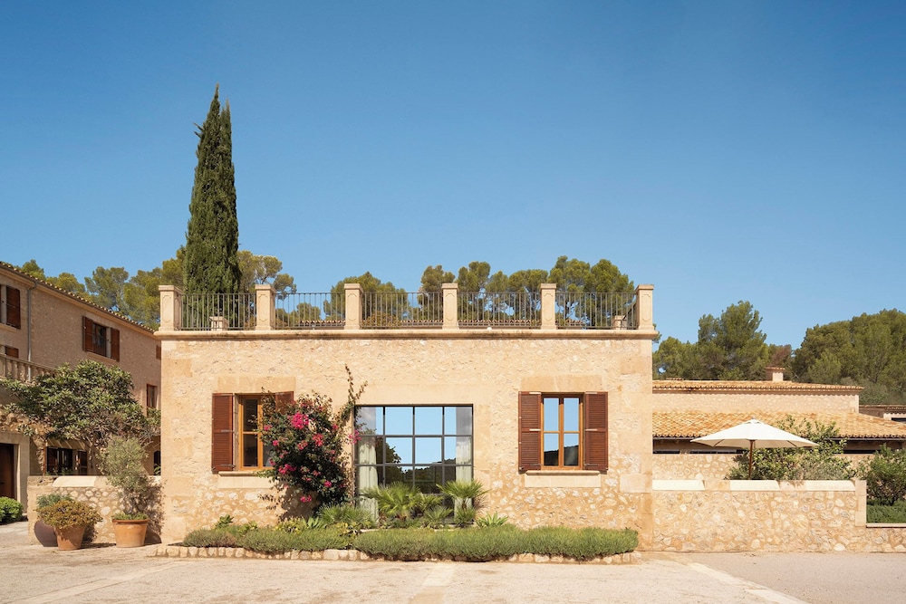 Castell Son Claret - The Leading Hotels of the World — Hotel building in Andratx, Balearic Islands