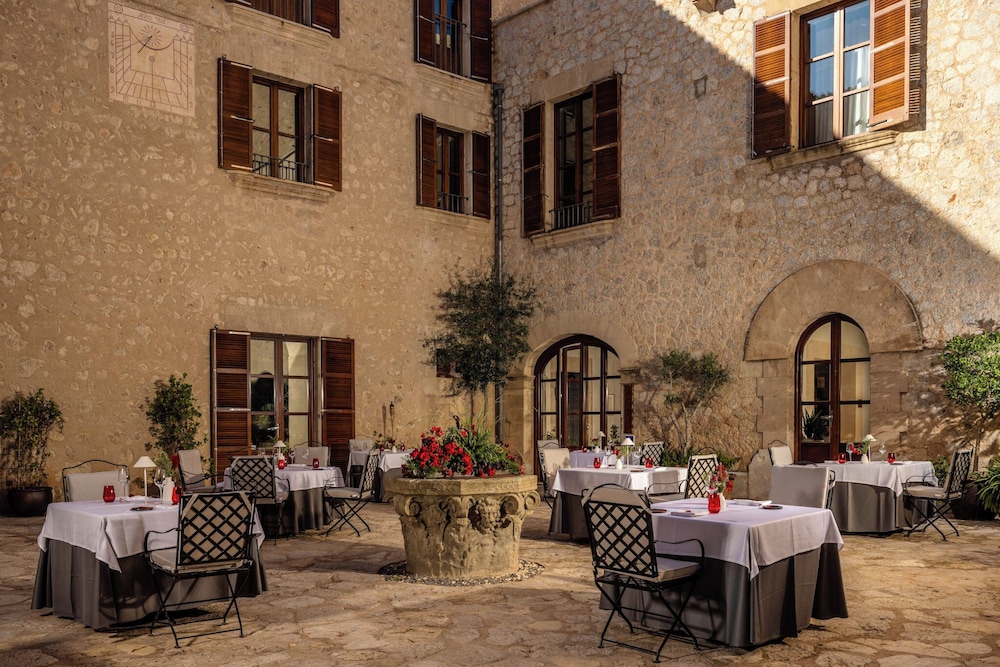 Castell Son Claret - The Leading Hotels of the World — Restaurant & bars in Andratx, Balearic Islands