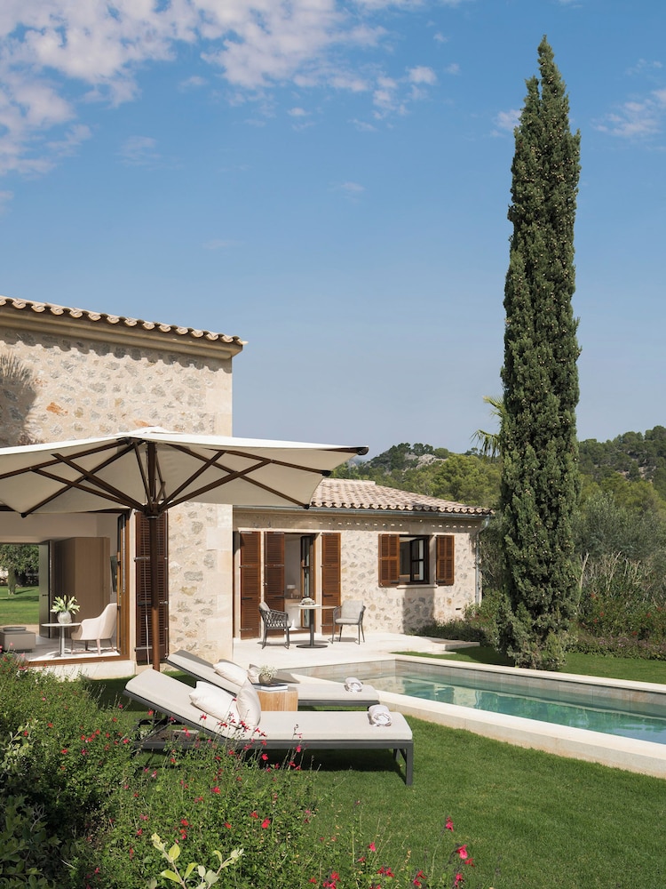 Castell Son Claret - The Leading Hotels of the World — Swimming pool in Andratx, Balearic Islands