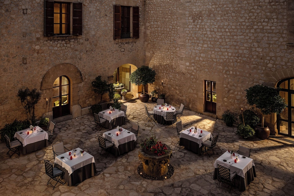 Castell Son Claret - The Leading Hotels of the World — Restaurant & bars in Andratx, Balearic Islands