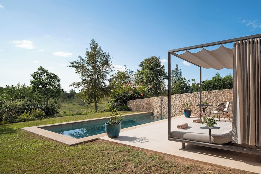 Castell Son Claret - The Leading Hotels of the World — Swimming pool in Andratx, Balearic Islands