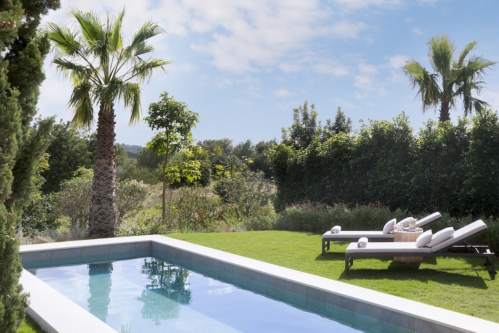 Castell Son Claret - The Leading Hotels of the World — Swimming pool in Andratx, Balearic Islands
