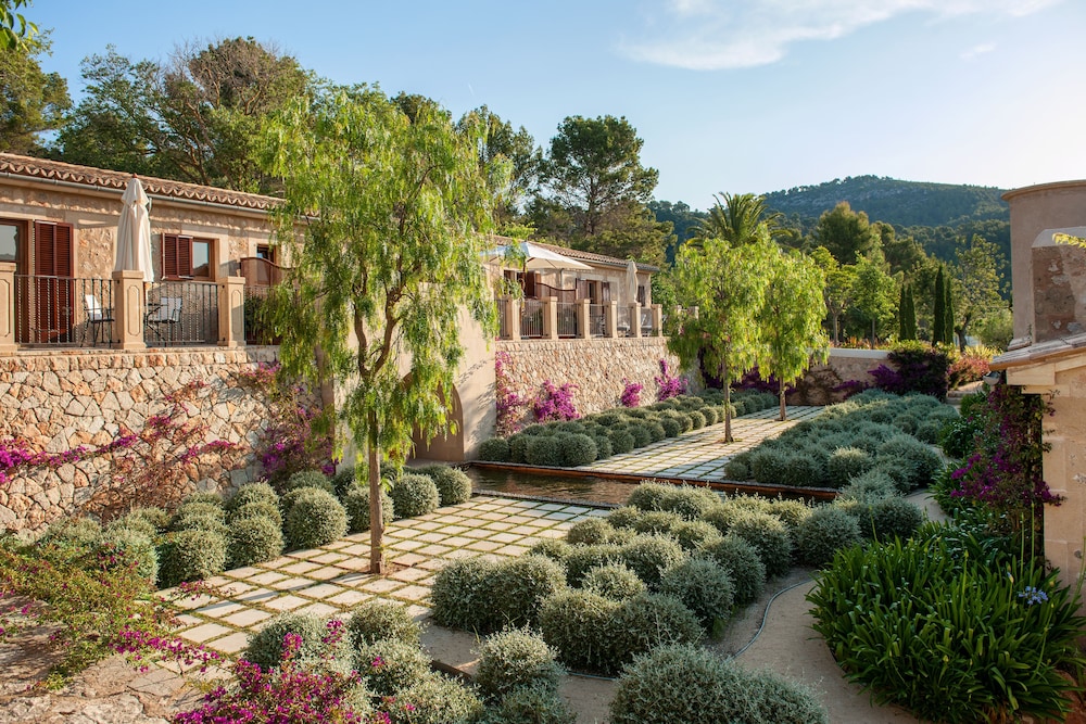 Castell Son Claret - The Leading Hotels of the World — Hotel building in Andratx, Balearic Islands