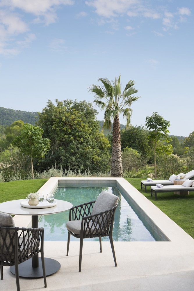 Castell Son Claret - The Leading Hotels of the World — Swimming pool in Andratx, Balearic Islands