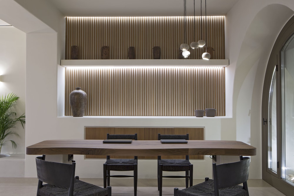 Elessa Hotel — Restaurant & bars in Pyrgos Kallistis, South Aegean