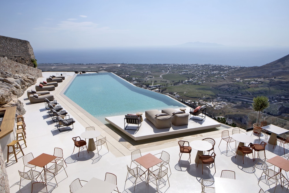 Elessa Hotel — Swimming pool in Pyrgos Kallistis, South Aegean
