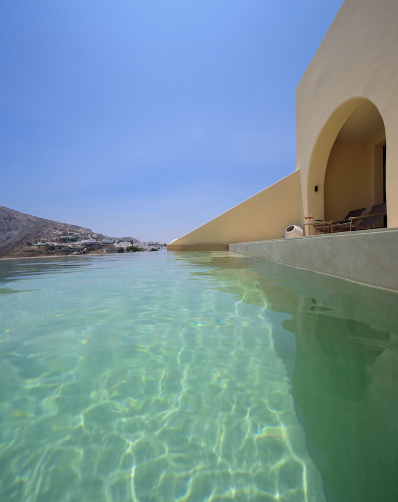 Elessa Hotel — Swimming pool in Pyrgos Kallistis, South Aegean