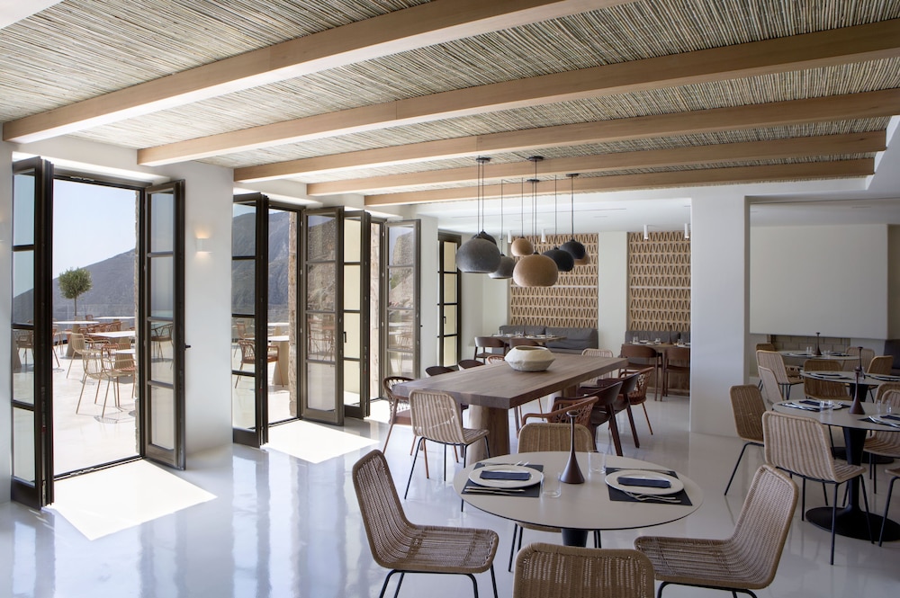 Elessa Hotel — Restaurant & bars in Pyrgos Kallistis, South Aegean