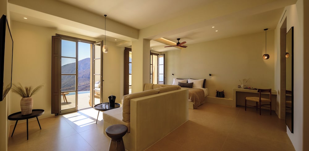 Elessa Hotel — Hotel rooms in Pyrgos Kallistis, South Aegean