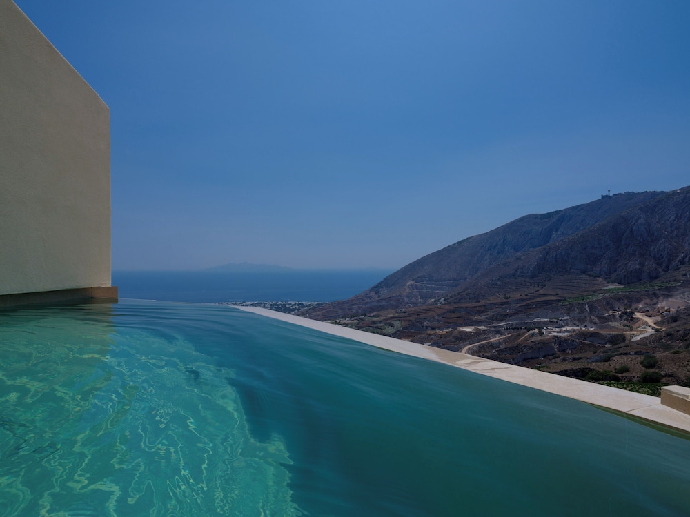 Elessa Hotel — Swimming pool in Pyrgos Kallistis, South Aegean