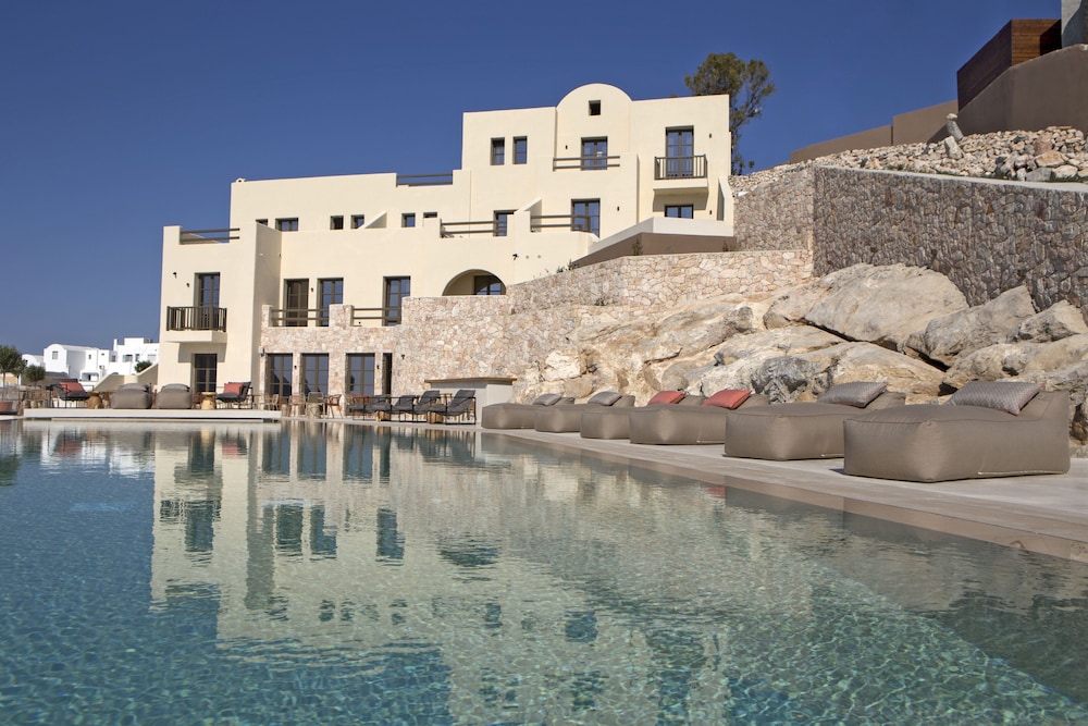 Elessa Hotel — Swimming pool in Pyrgos Kallistis, South Aegean