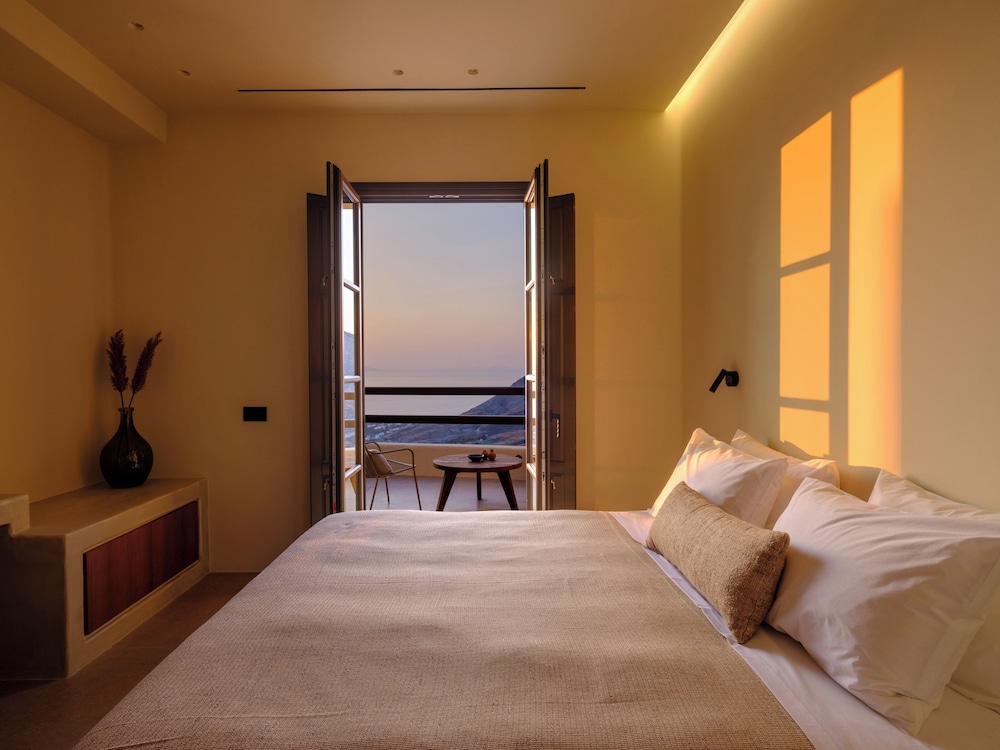 Elessa Hotel — Hotel rooms in Pyrgos Kallistis, South Aegean
