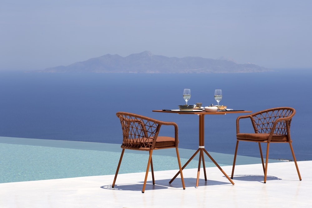 Elessa Hotel — Restaurant & bars in Pyrgos Kallistis, South Aegean