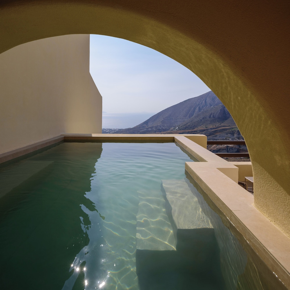 Elessa Hotel — Swimming pool in Pyrgos Kallistis, South Aegean
